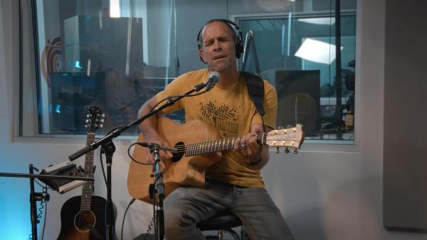 JACK JOHNSON HERMANOS GUTIERREZ G LOVE S02 SITTING WAITING WISHING 11 13 01 04 36 07